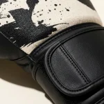 Round Bag Gloves, close-up