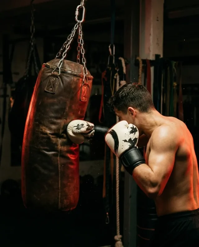 Round Bag Gloves, in use
